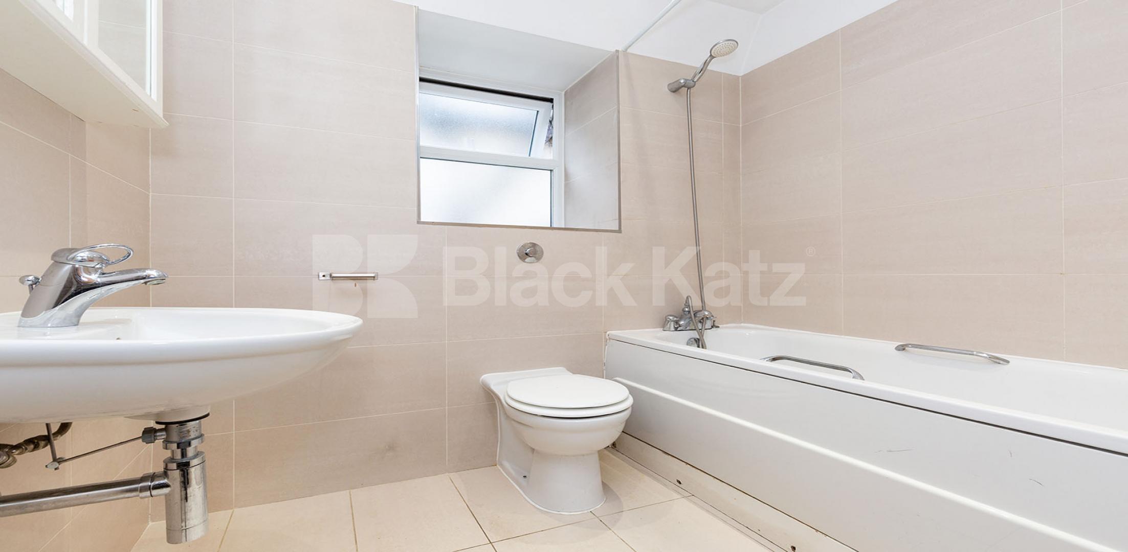 			LUXURY TWO BED TWO BATH  MINUTES TO TUBE!, 2 Bedroom, 2 bath, 1 reception Flat			 Kings Terrace, CAMDEN
